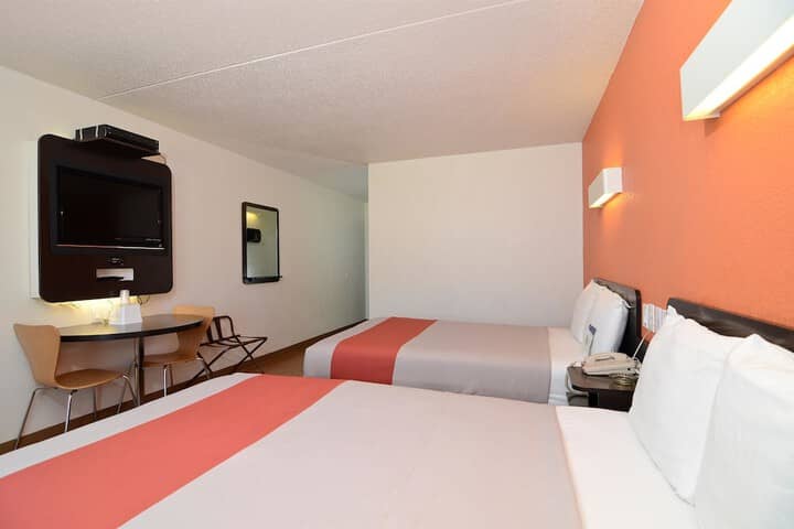Room 6 of 28