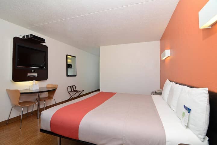 Room 13 of 28