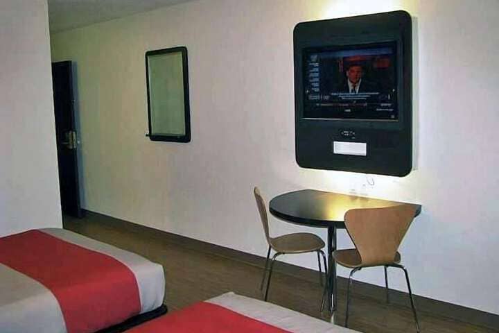 Room 18 of 28
