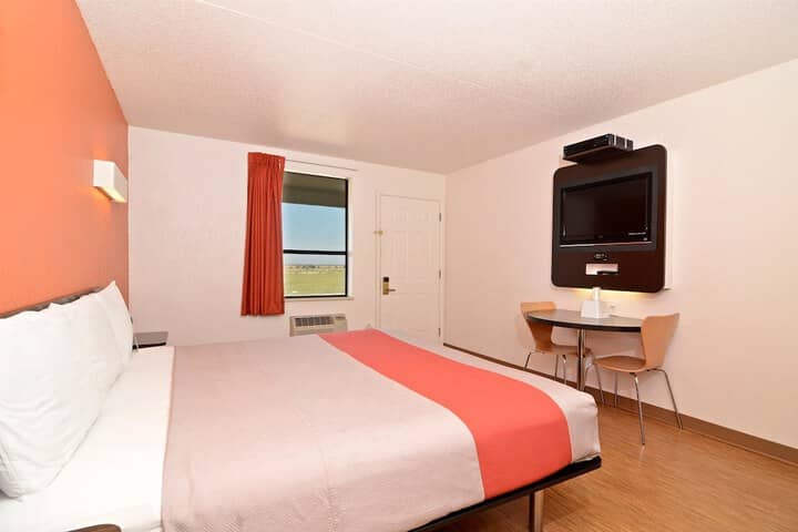 Room 11 of 28