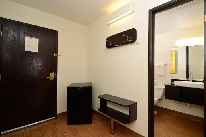 Room 9 of 28